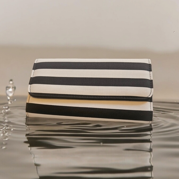 Kut from the Kloth Striped Wallet - Picture 5 of 5